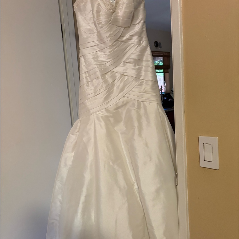 Elegant White Wedding Dress